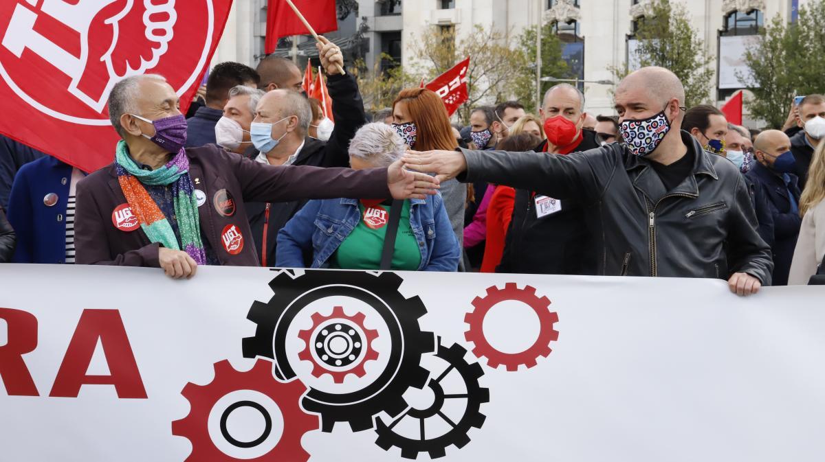 Unai Sordo y Pepe lvarez se saludan en la cabecera de la manifestacin